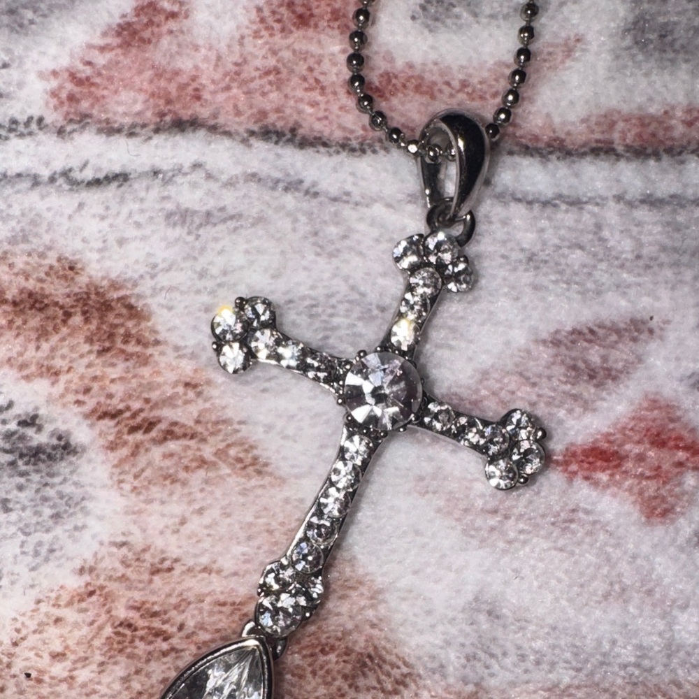 Elegant Silver Cross Pendant Necklace